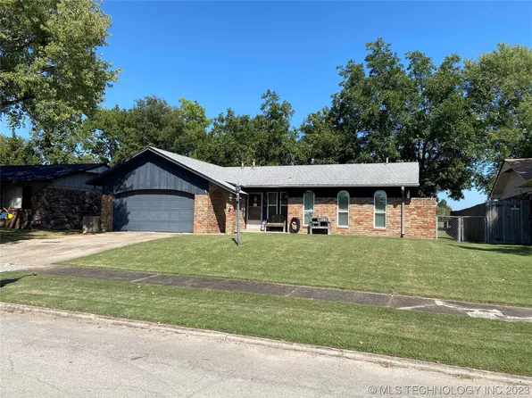 417 N Oklahoma St, Pryor, OK 74361