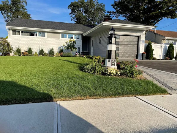 263 1st Avenue, Massapequa Park, NY 11762