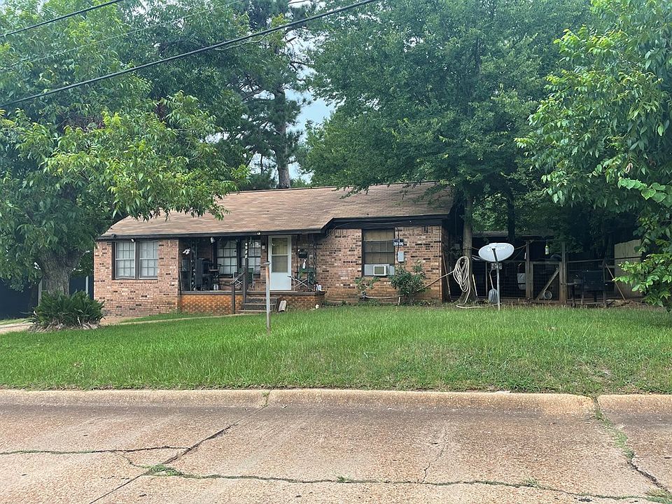 2nd image of 208 Bowie St