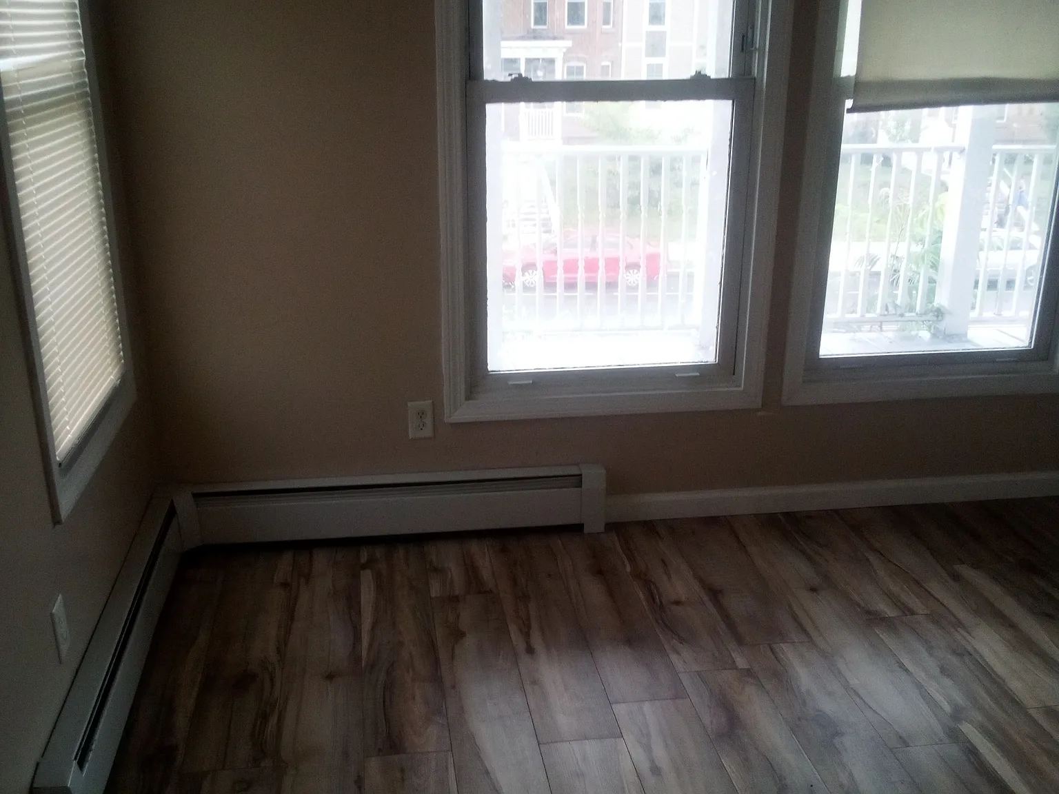 2 bed, 1.0 bath, 940 sqft, $1,660 — Photo 2
