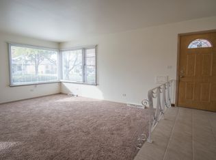 1288 Maple Ln, Elk Grove Village, IL