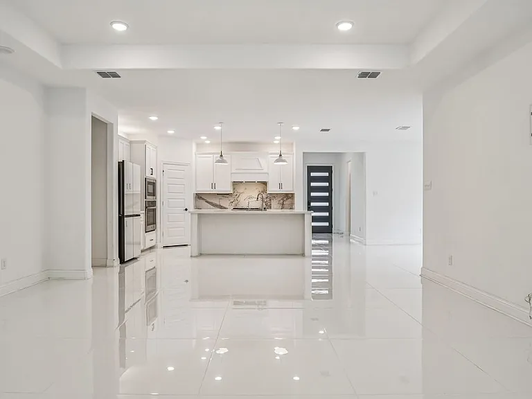329 Magnolia St — Photo 6