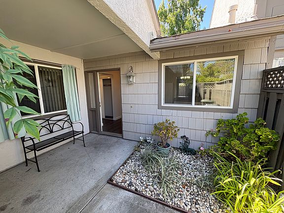 5th image of 848 Erickson Ln