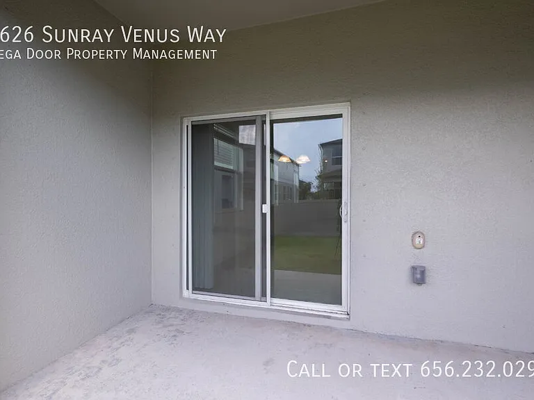 2626 Sunray Venus Way — Photo 33