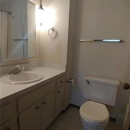 4th image of 1625 Cedarwood Dr APT 114