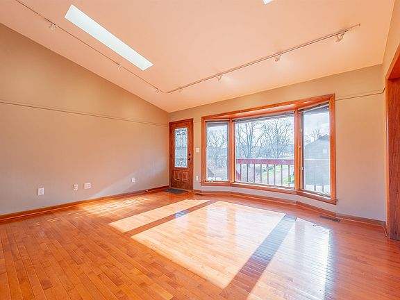 5th image of 104 Countryside Ct