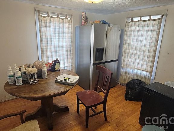 4th image of 60 Mingus St