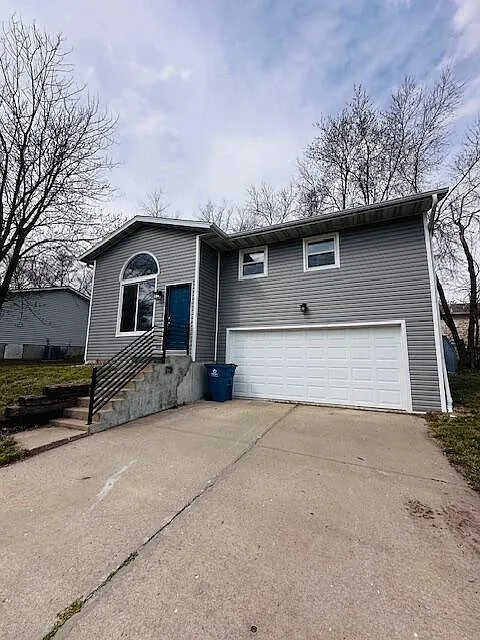 3 bed, 1.5 bath, 1285 sqft, $1,700 — Photo 3