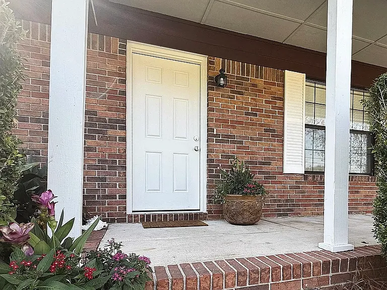 4728 Pimlico Dr — Photo 2