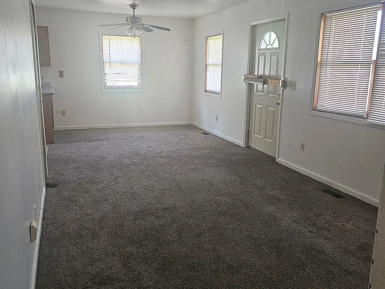 2420 Wadsworth Ave — Photo 5