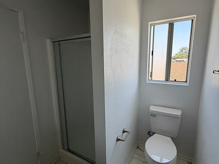 15518 Eucalyptus Ave — Photo 7