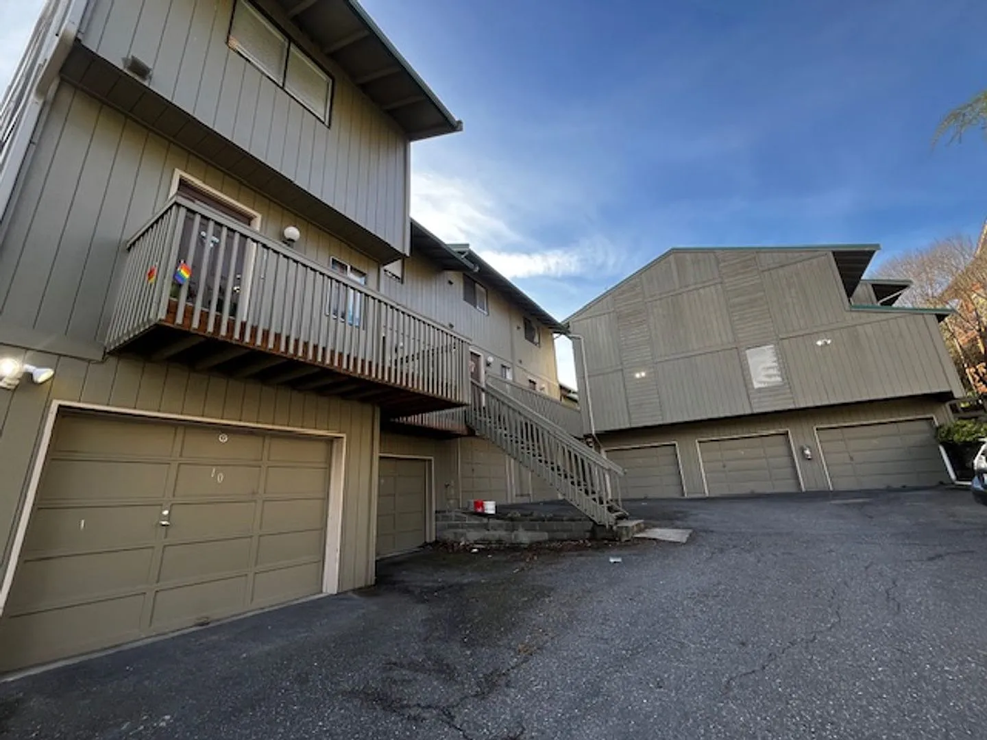 3 Bed Townhouse With Garage Near Wwu. Rent Special - 1/2 Month Off Rent If Lease Signed By 8/31 — Photo 3