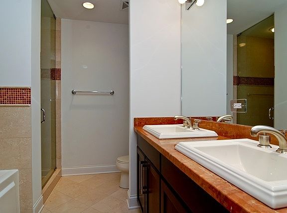 5th image of 1211 S Prairie Ave APT 6001