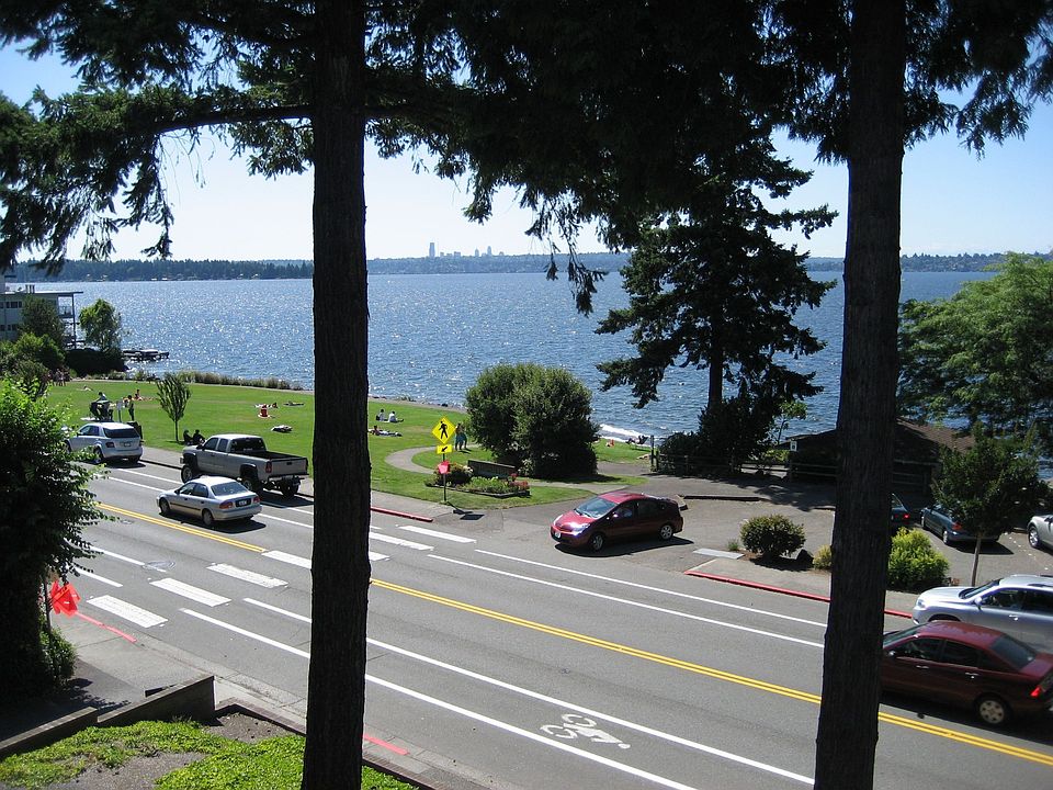Stinning Views of Lake WA