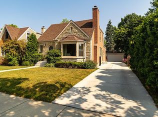 2014 Hollywood Ct, Wilmette, IL 60091