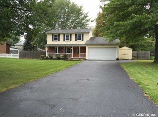 37 Weatherwood Ln, Rochester, NY 14624