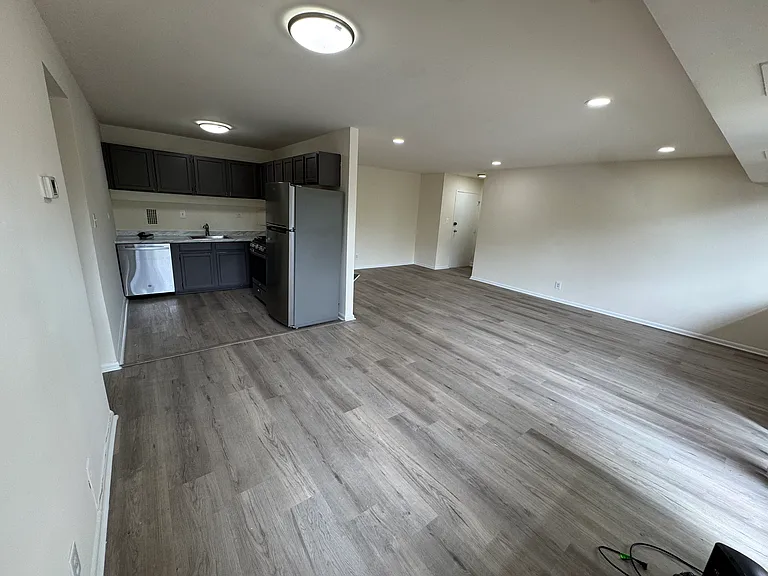 5801 Quantrell Ave #L9 — Photo 3