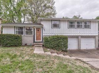 1121 NE 52nd Pl, Kansas City, MO 64118