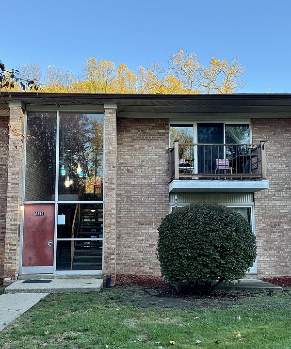 1st image of 1261 Island Dr APT 202