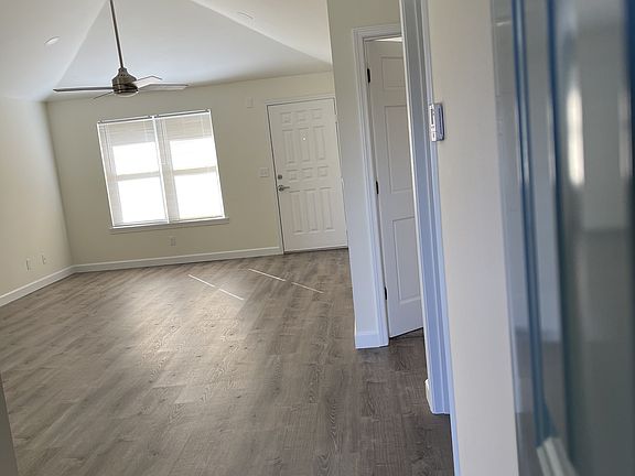 4th image of 1033 Forest Hills Ln APT C