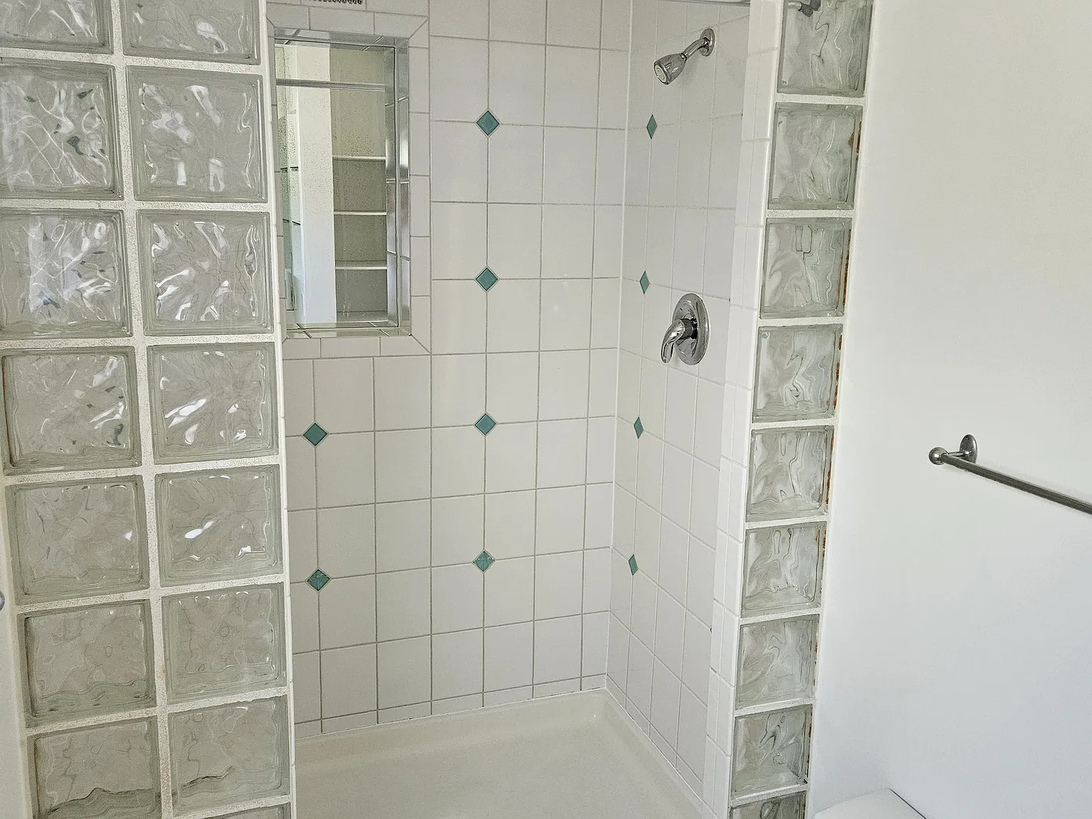 3 bed, 1701 sqft, $1,650 — Photo 3