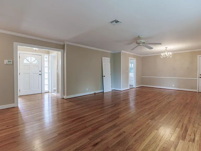 208 Pinecrest Ln — Photo 4