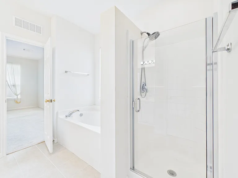 4702 Rolling View Ct — Photo 15