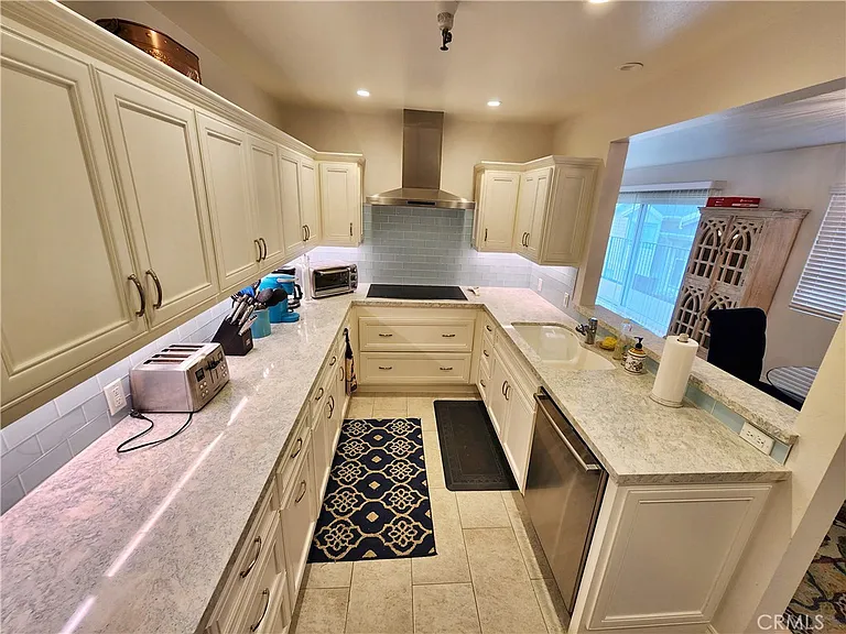 230 S Catalina Ave #203 — Photo 11