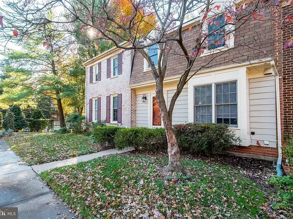 2826 Shawn Leigh Dr, Vienna, VA 22181