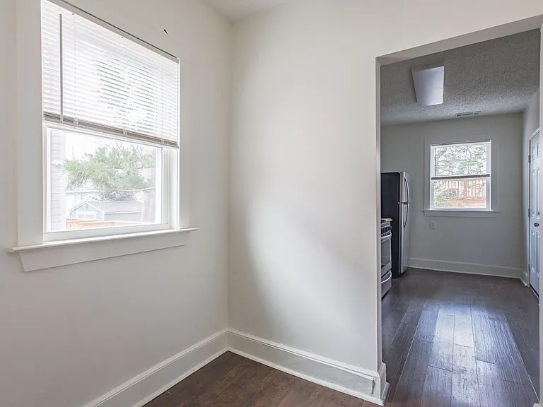 679 Terry St SE — Photo 9