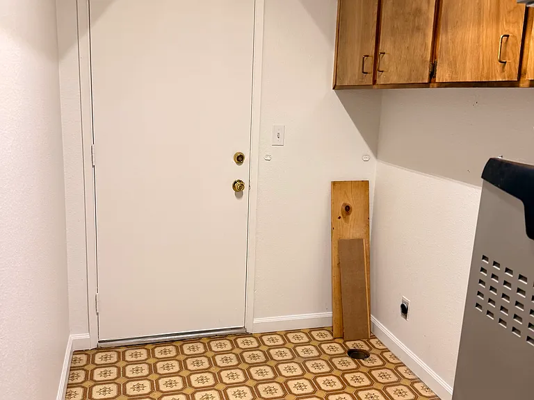 525 E Gault Way — Photo 6