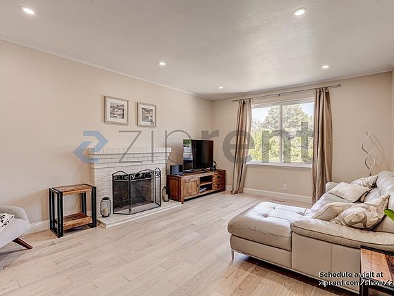 5th image of 2147 Londonderry Ct