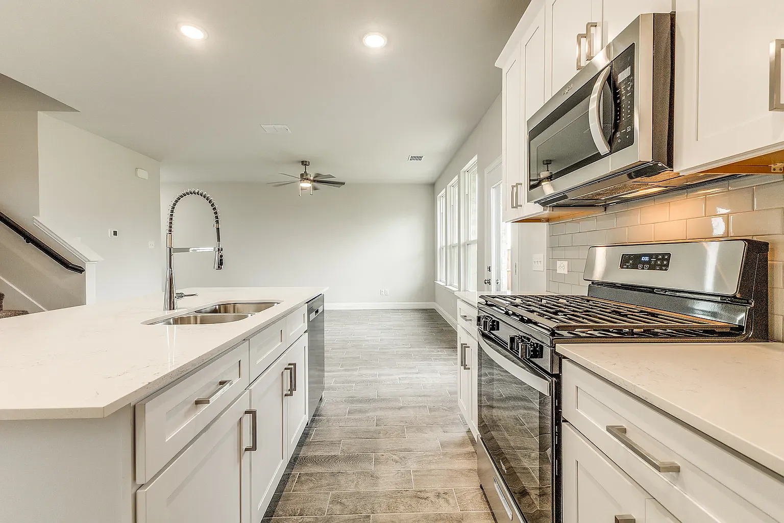 4 bed, 2037 sqft, $2,549 — Photo 4