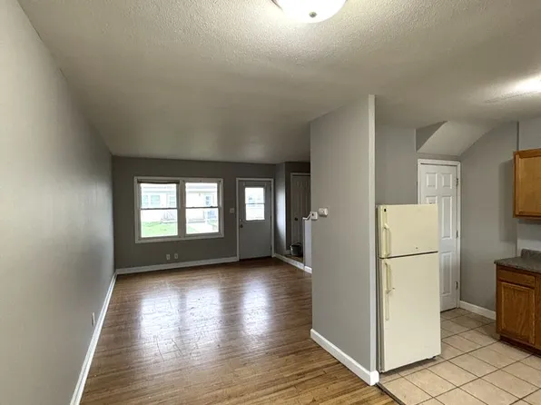 1272 W Mullan Ave, Waterloo, IA 50701