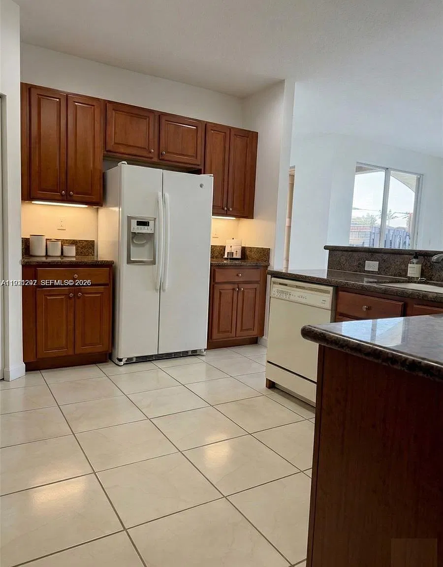3 bed, 2104 sqft, $3,500 — Photo 4