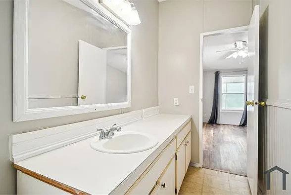 10609 Bay Hills Cir — Photo 13