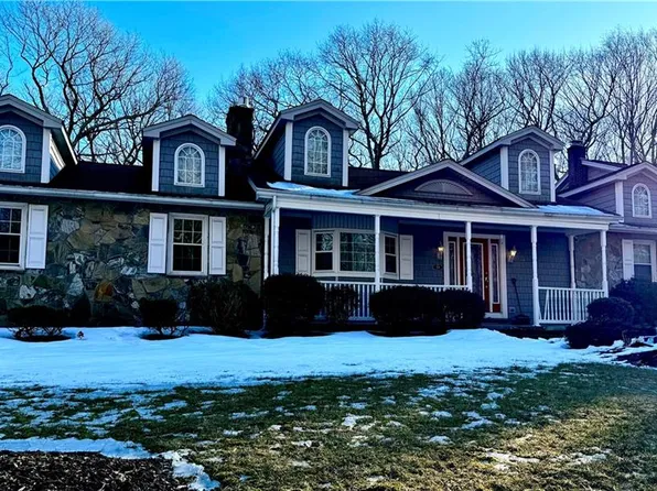 14 Salvas Ct, Cumberland, RI 02864