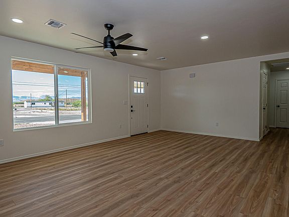 4th image of 555 W Frying Pan Rd
