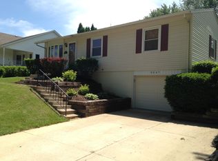 3247 Sunburst Dr, Bettendorf, IA 52722