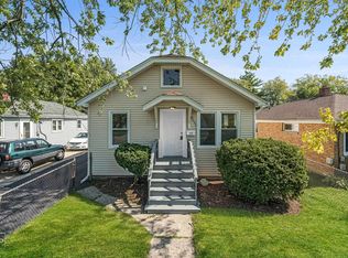 1039 Pine St, Waukegan, IL 60085