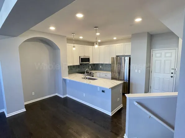 2737 W Greens Dr, Littleton, CO 80123