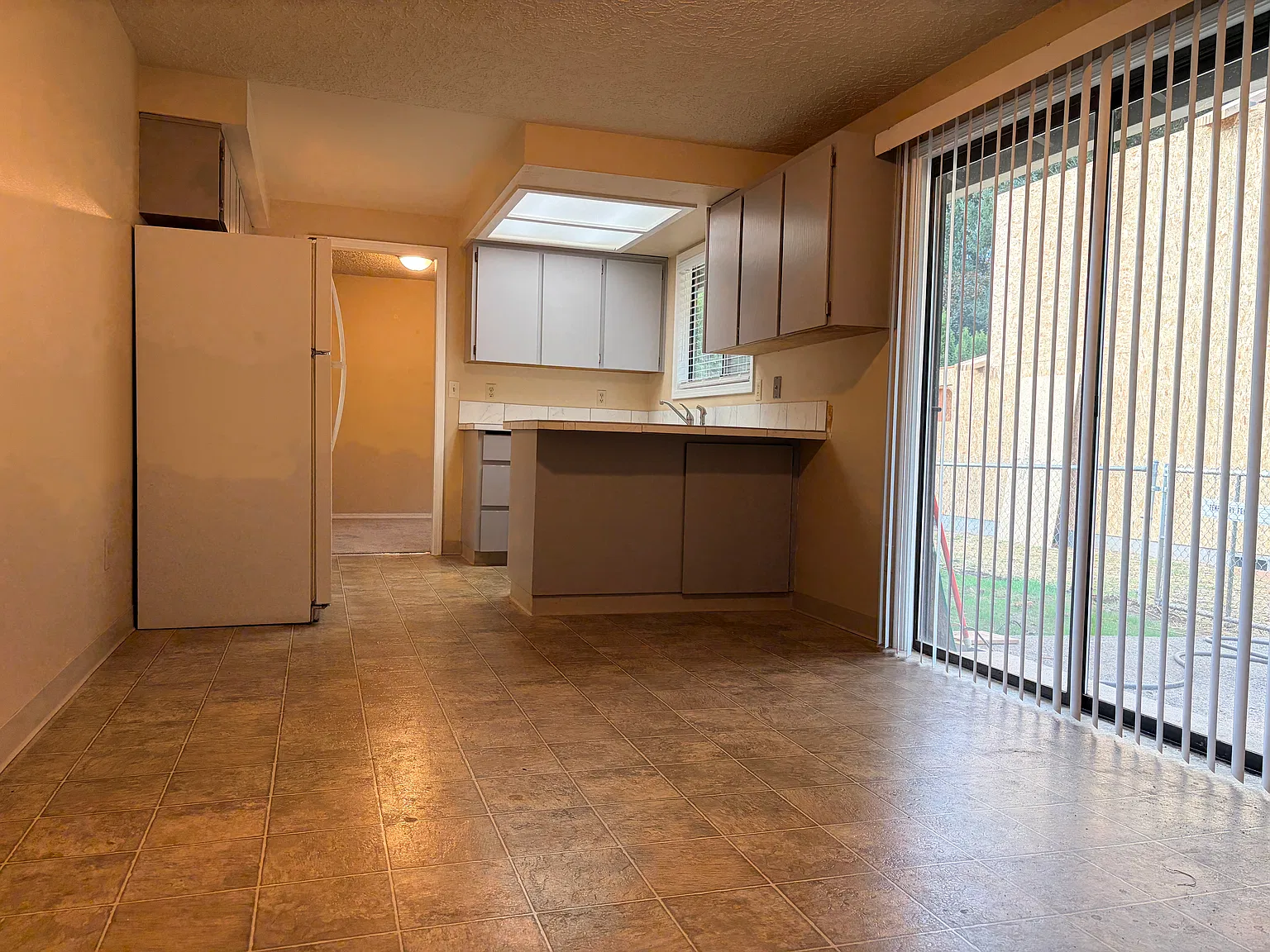 3 bed, 1400 sqft, $2,195 — Photo 4