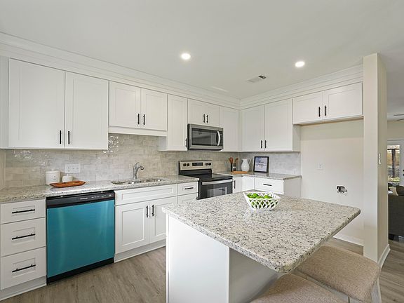 4th image of 3364 La Condesa St