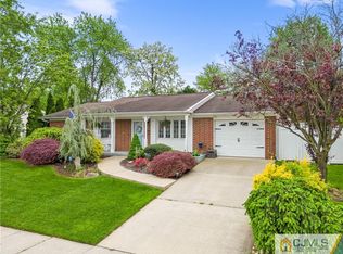 28 10th Ave, Monroe Township, NJ 08831