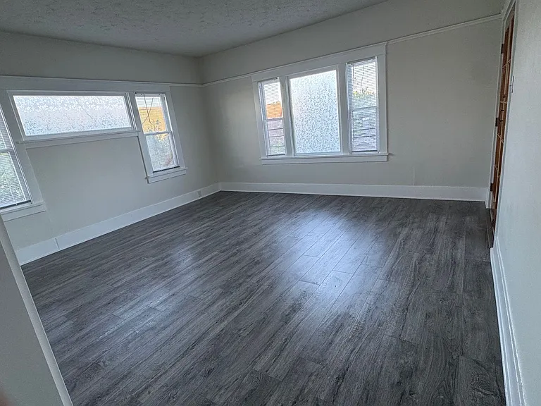 1445 Elm LB — Photo 7