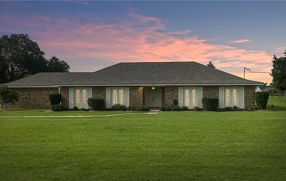 1st image of 2822 Walden Dr