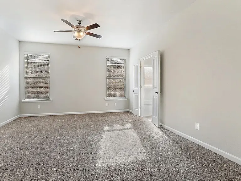 1138 Foxtail Dr — Photo 7
