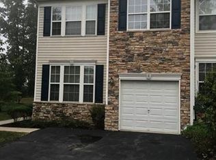 8 Ford Ct, Monroe, NY 10950