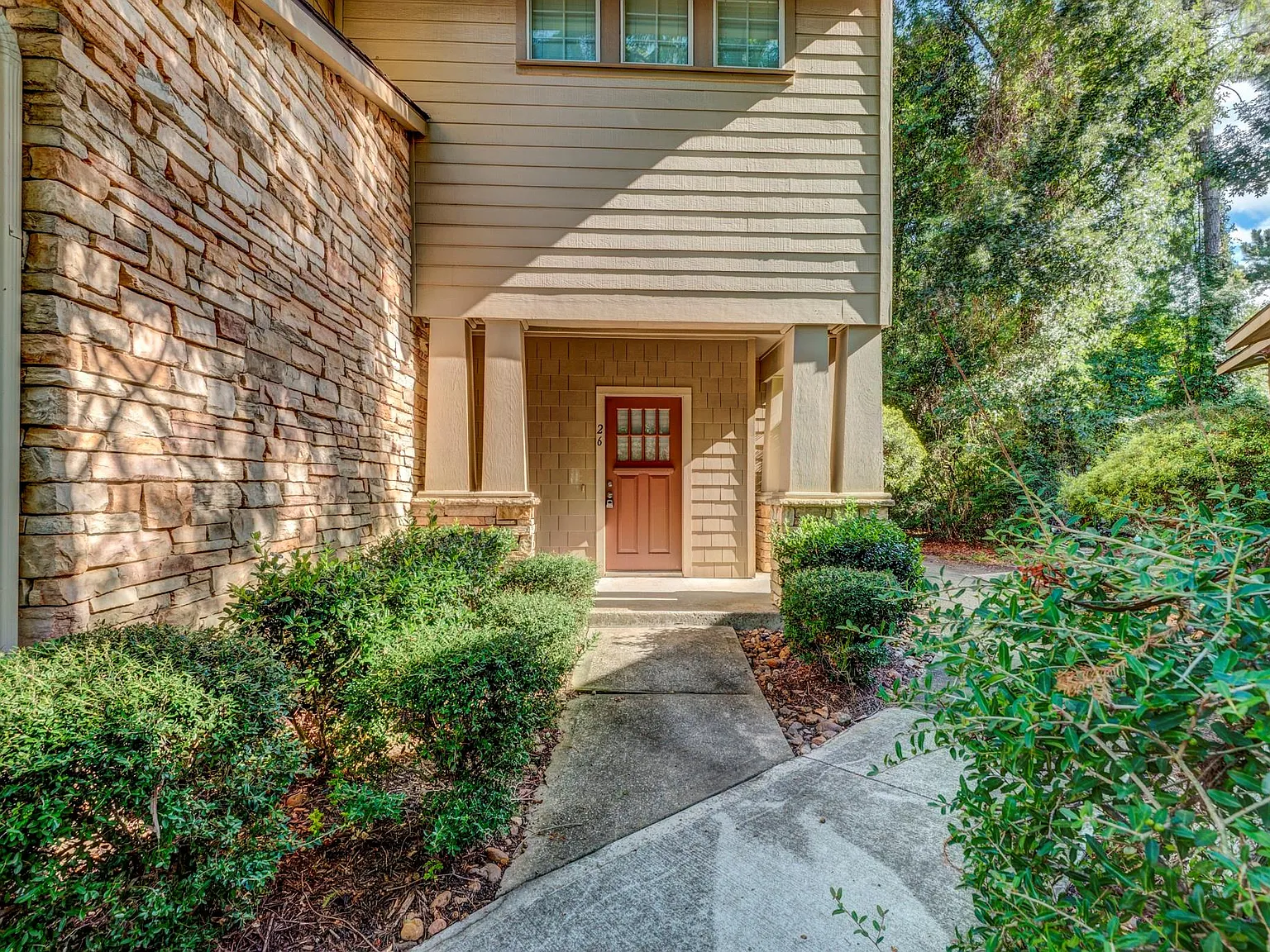 3 bed, 2.5 bath, 1475 sqft, $2,200 — Photo 2