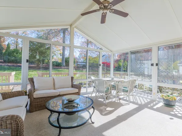 30 Palo Ln, Newark, DE 19702